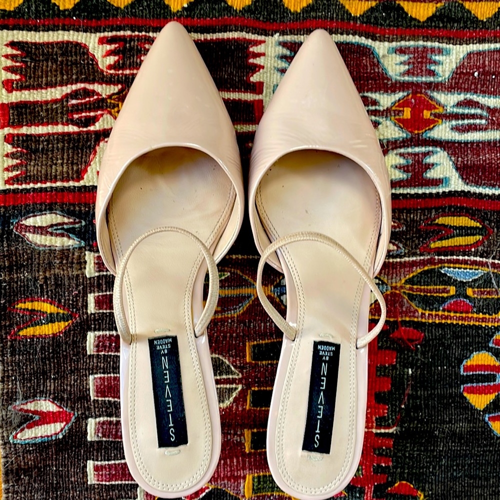Steve Madden Patent Kitten Heel Pumps 👠